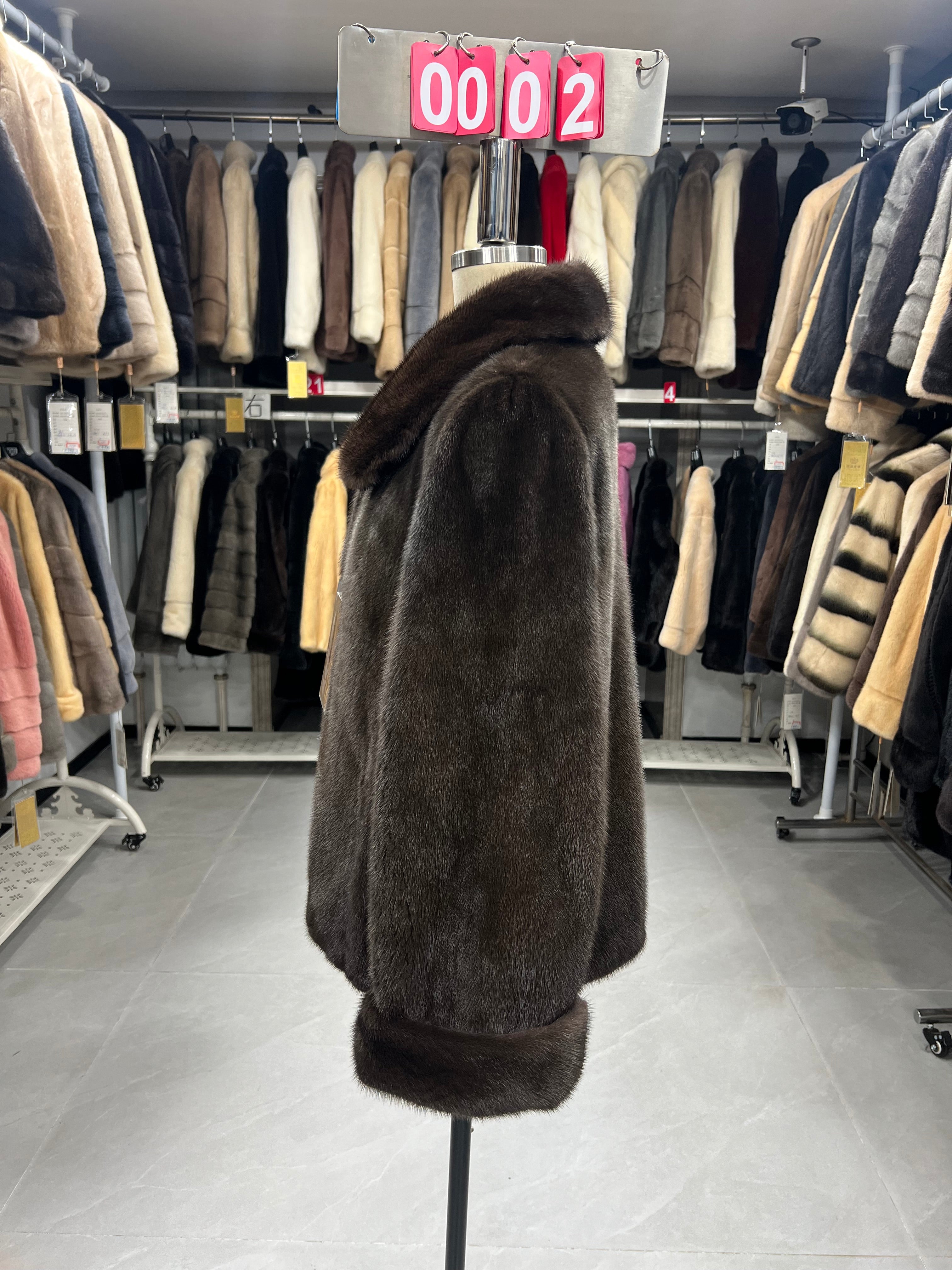 Brown mink coat with a shawl collar and turn-up cuffs.002
