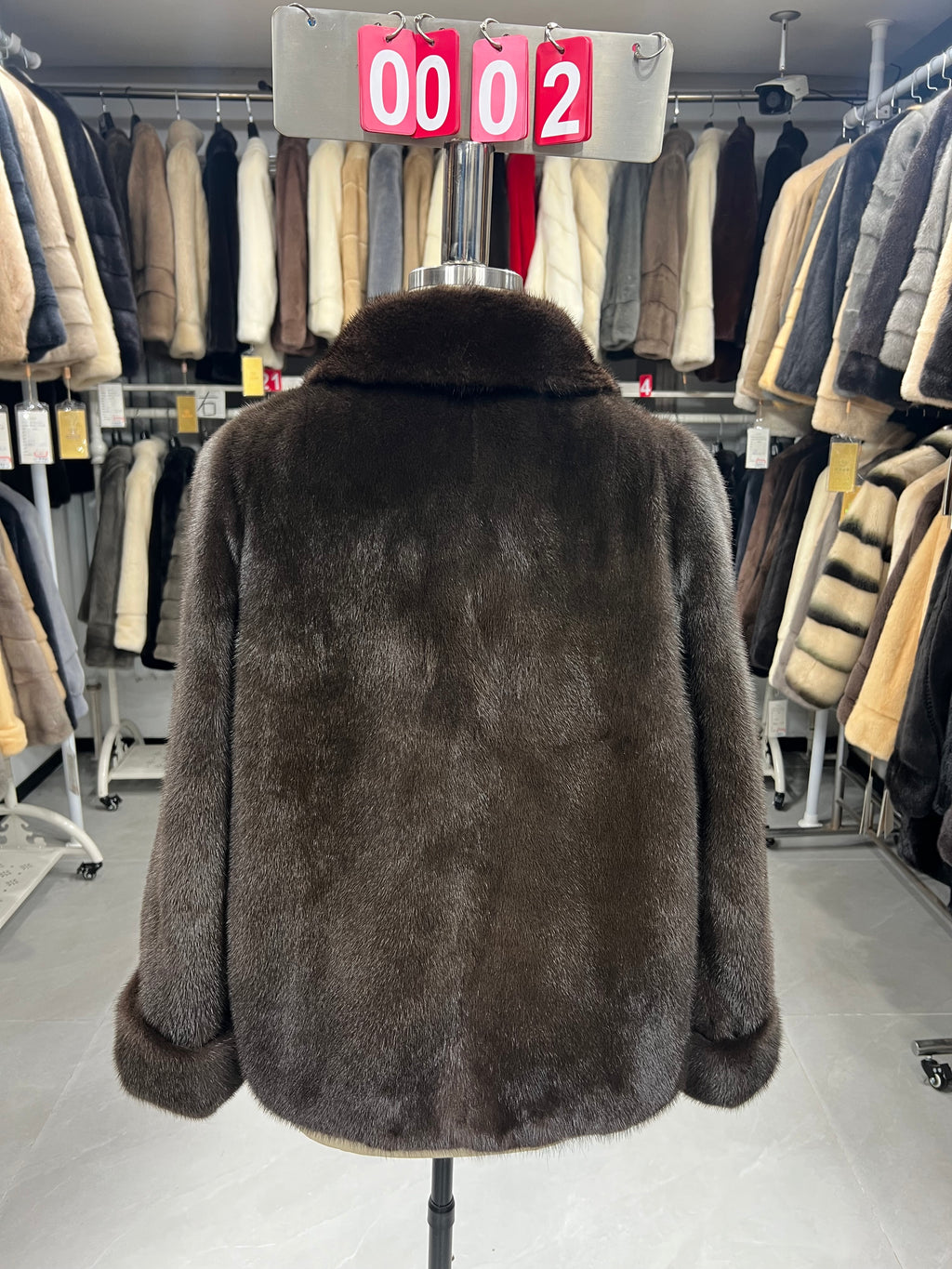Brown mink coat with a shawl collar and turn-up cuffs.002