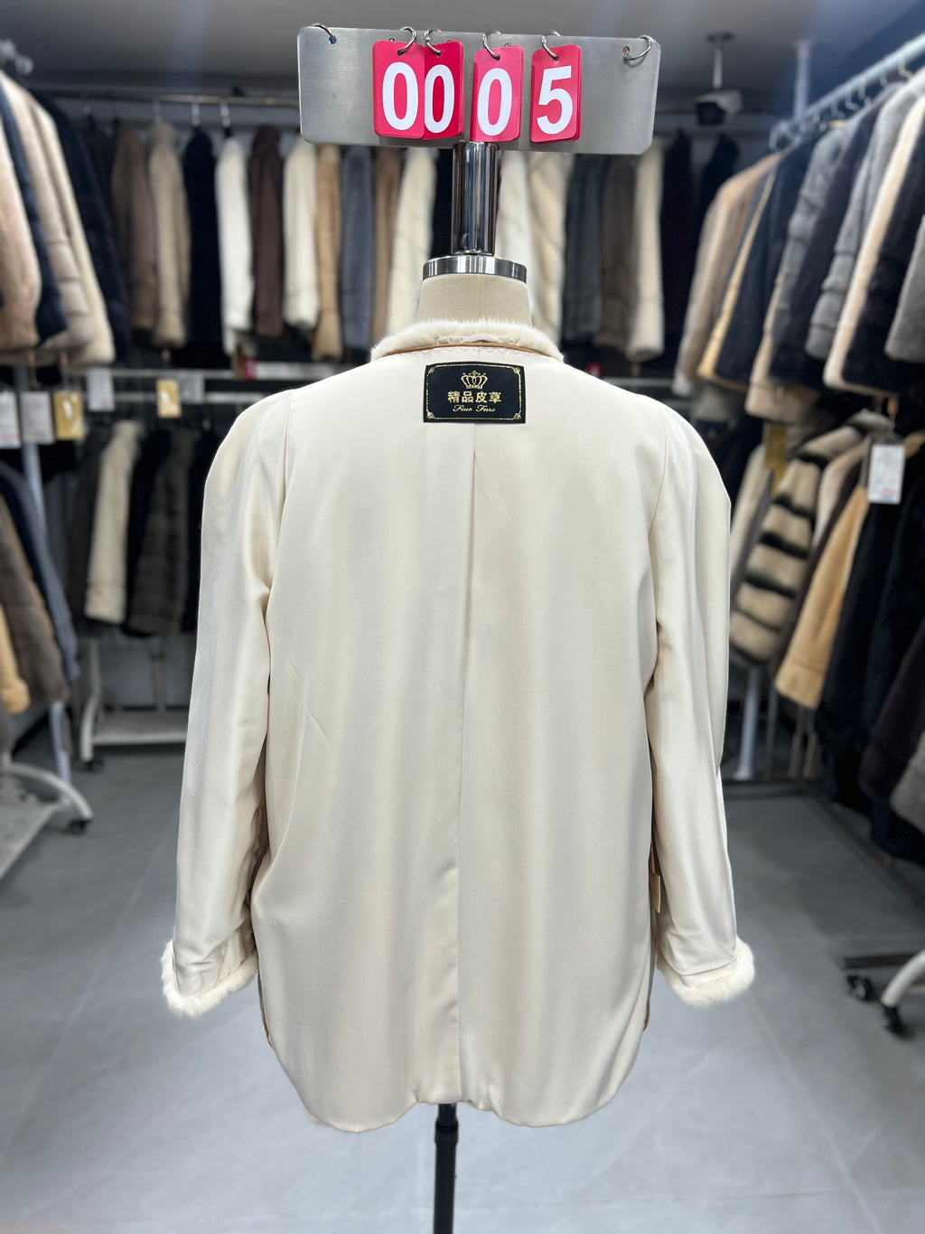 White velvet-finish mink coat with a round-neck design.005