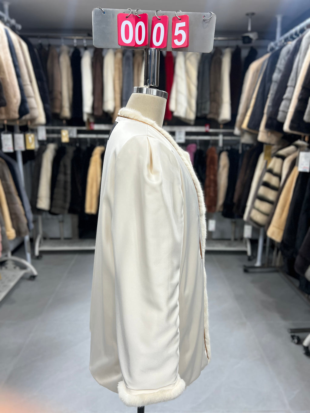 White velvet-finish mink coat with a round-neck design.005
