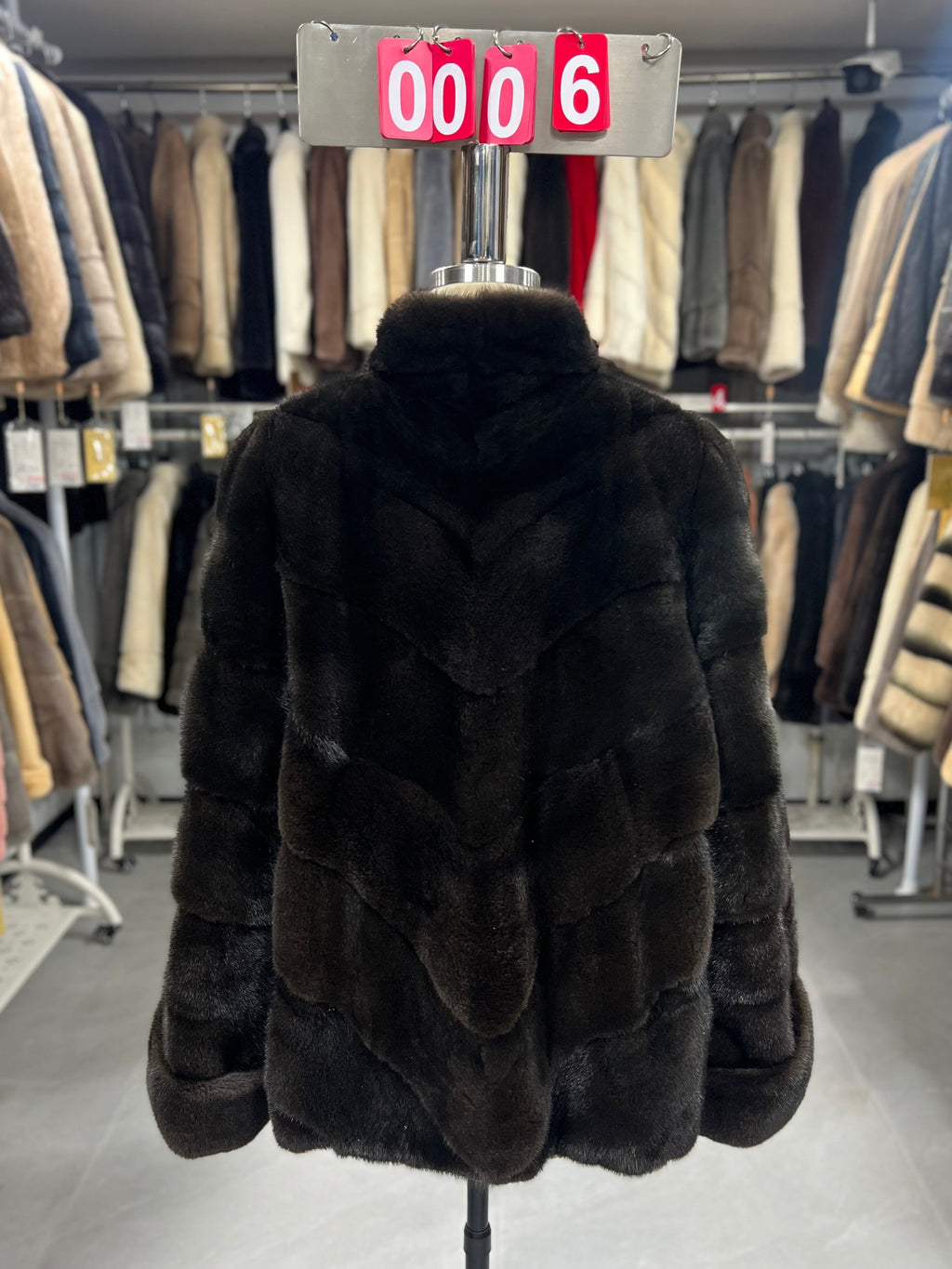 Brown velvet-finish mink coat featuring a stand collar, diagonal buttoning, and roll-up sleeves.006
