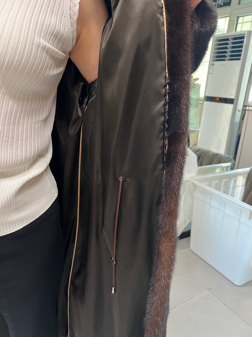 No. 158 Dark-toned mink fur coat featuring a stand-up collar and turn-up cuffs.