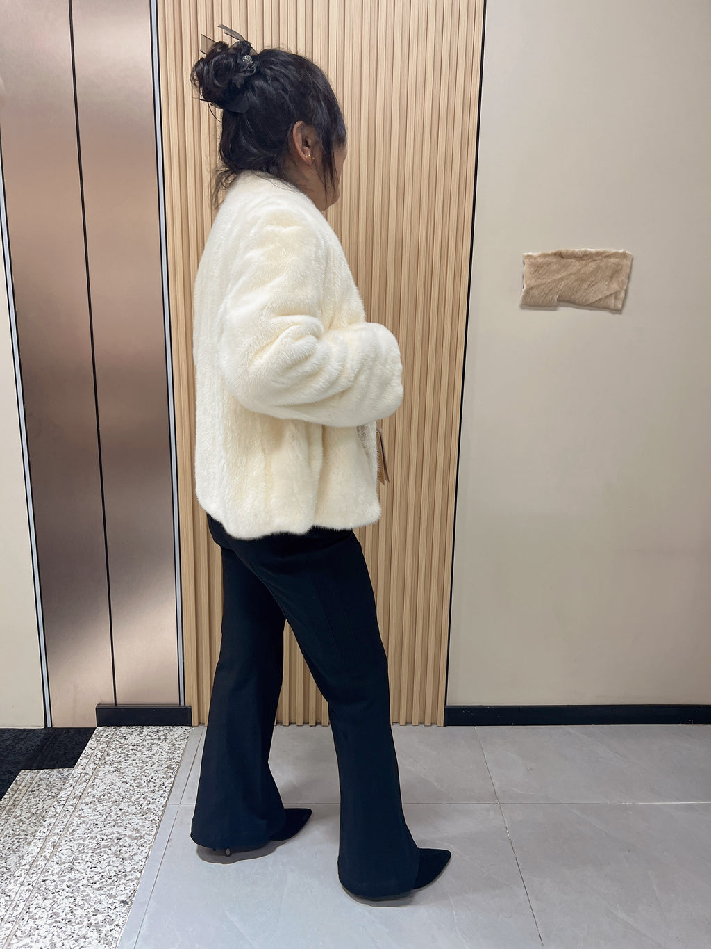No. 146 Off-white V-neck mink fur coat