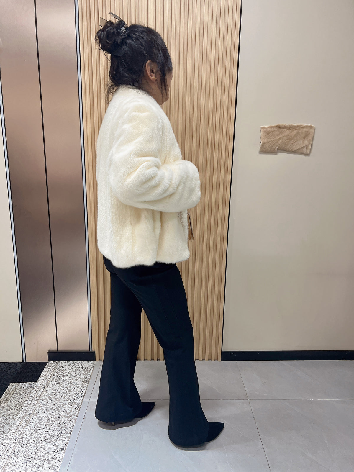 No. 146 Off-white V-neck mink fur coat