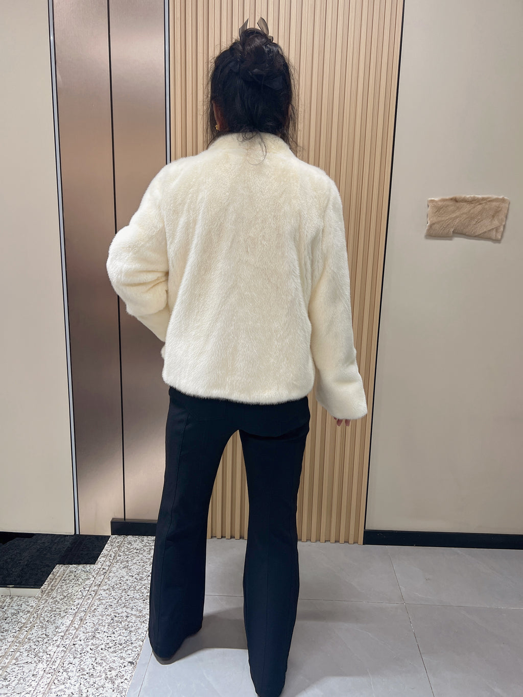 No. 146 Off-white V-neck mink fur coat