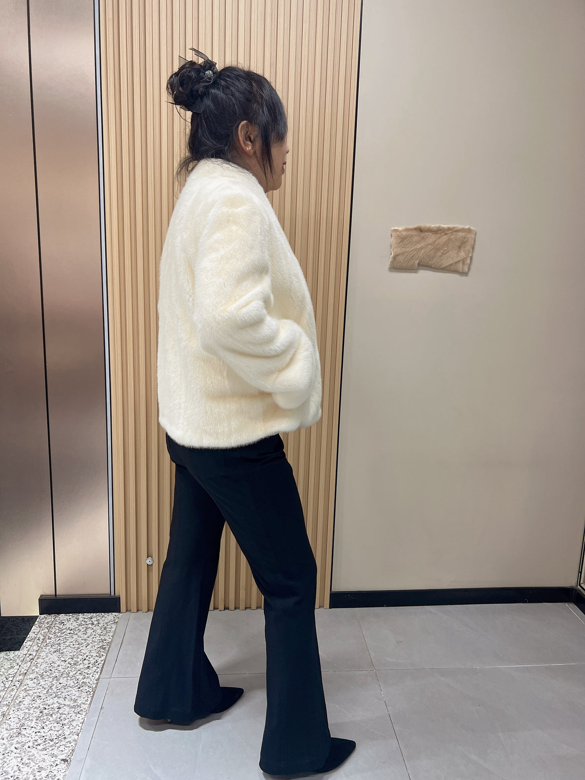 No. 146 Off-white V-neck mink fur coat