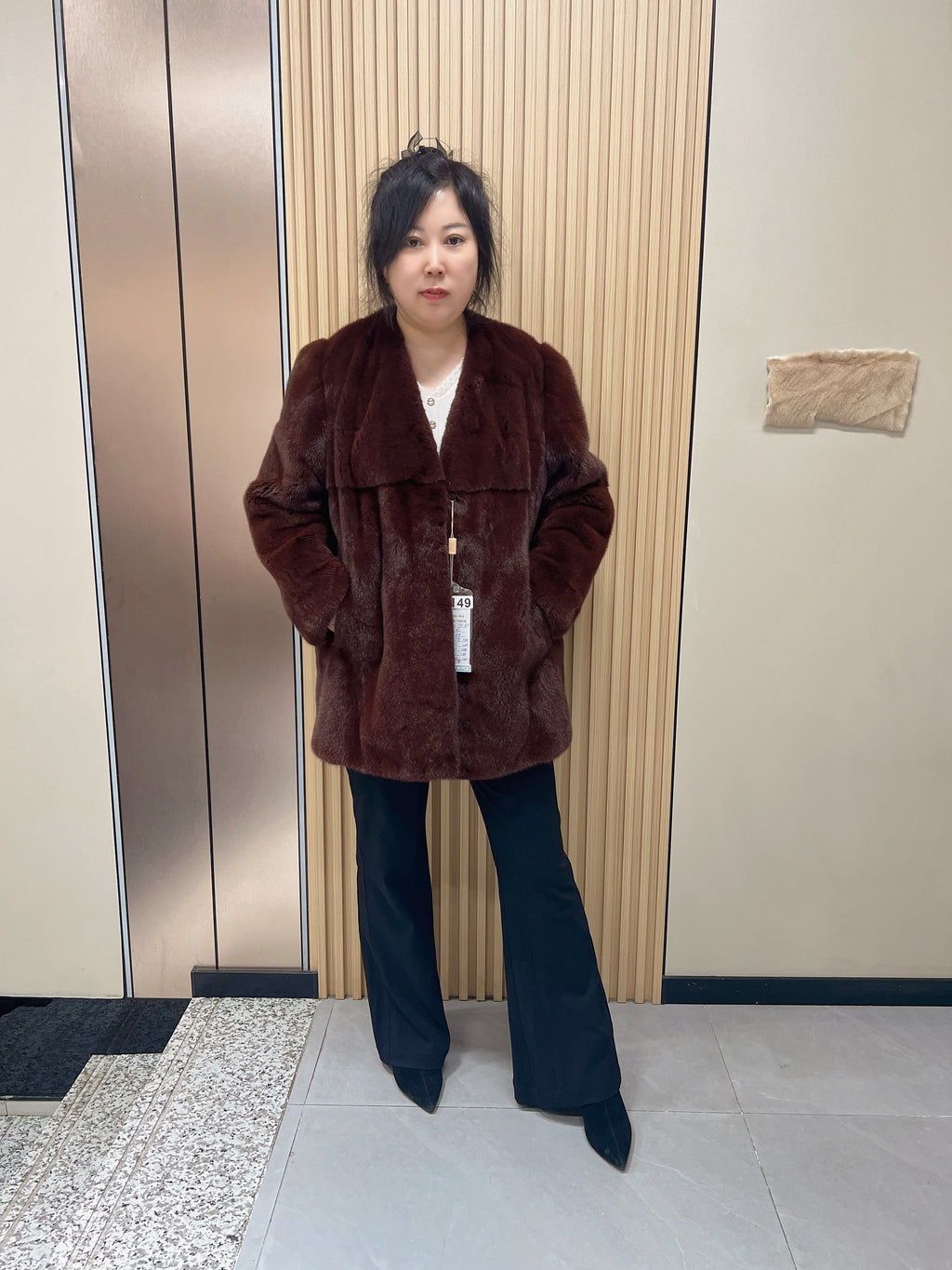 No. 149 Caramel-colored V-neck mink fur coat