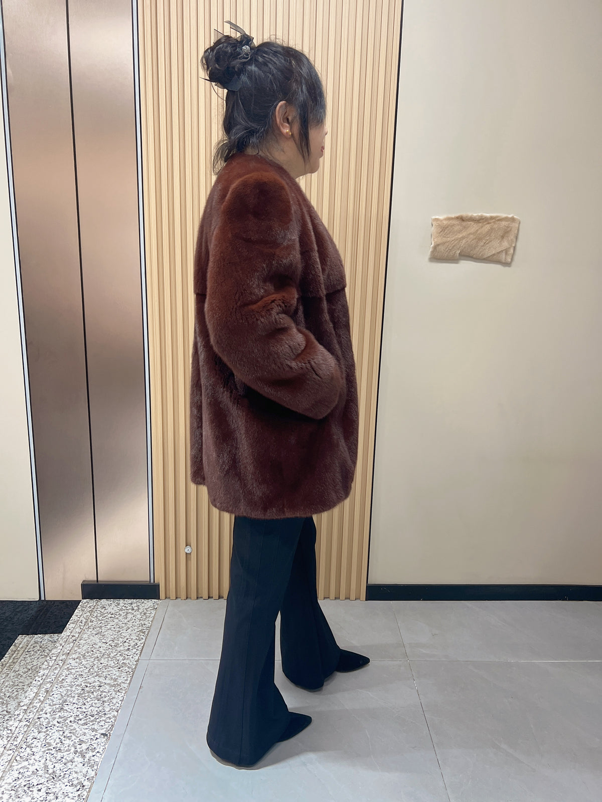 No. 149 Caramel-colored V-neck mink fur coat