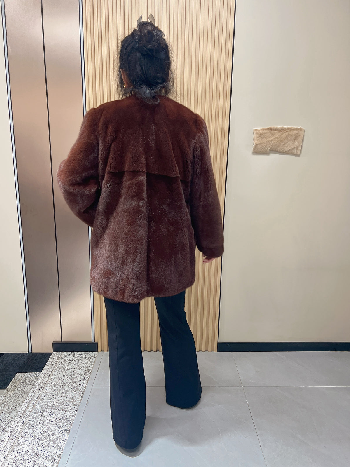 No. 149 Caramel-colored V-neck mink fur coat