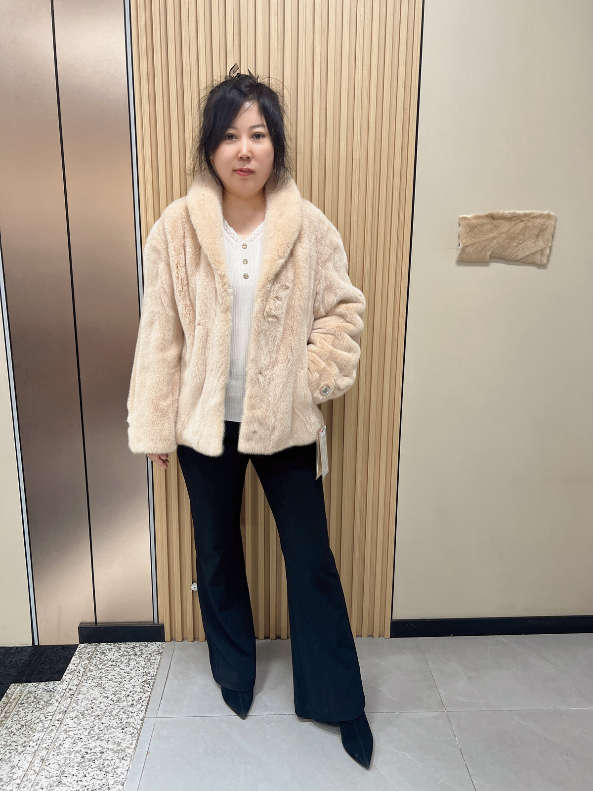 No. 173 Beige Mink Fur Coat (Banana Collar)
