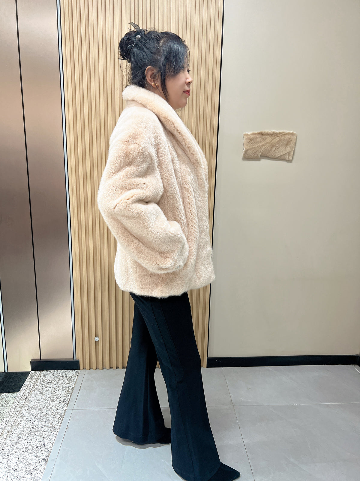 No. 173 Beige Mink Fur Coat (Banana Collar)