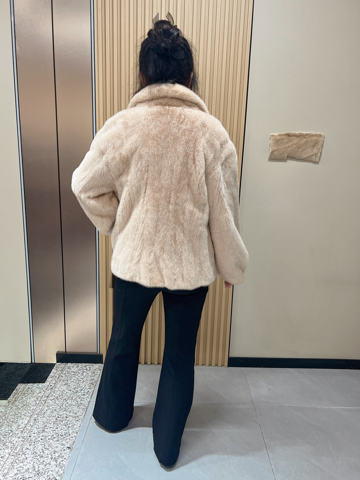 No. 173 Beige Mink Fur Coat (Banana Collar)
