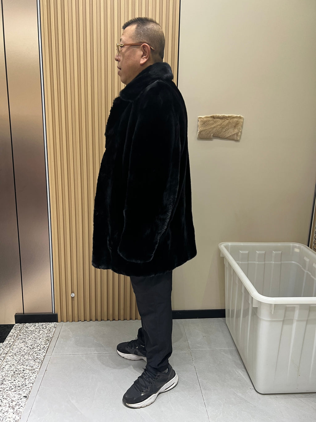 No. 122 Men's Mink Coat with Lapel and Button-Front Closure