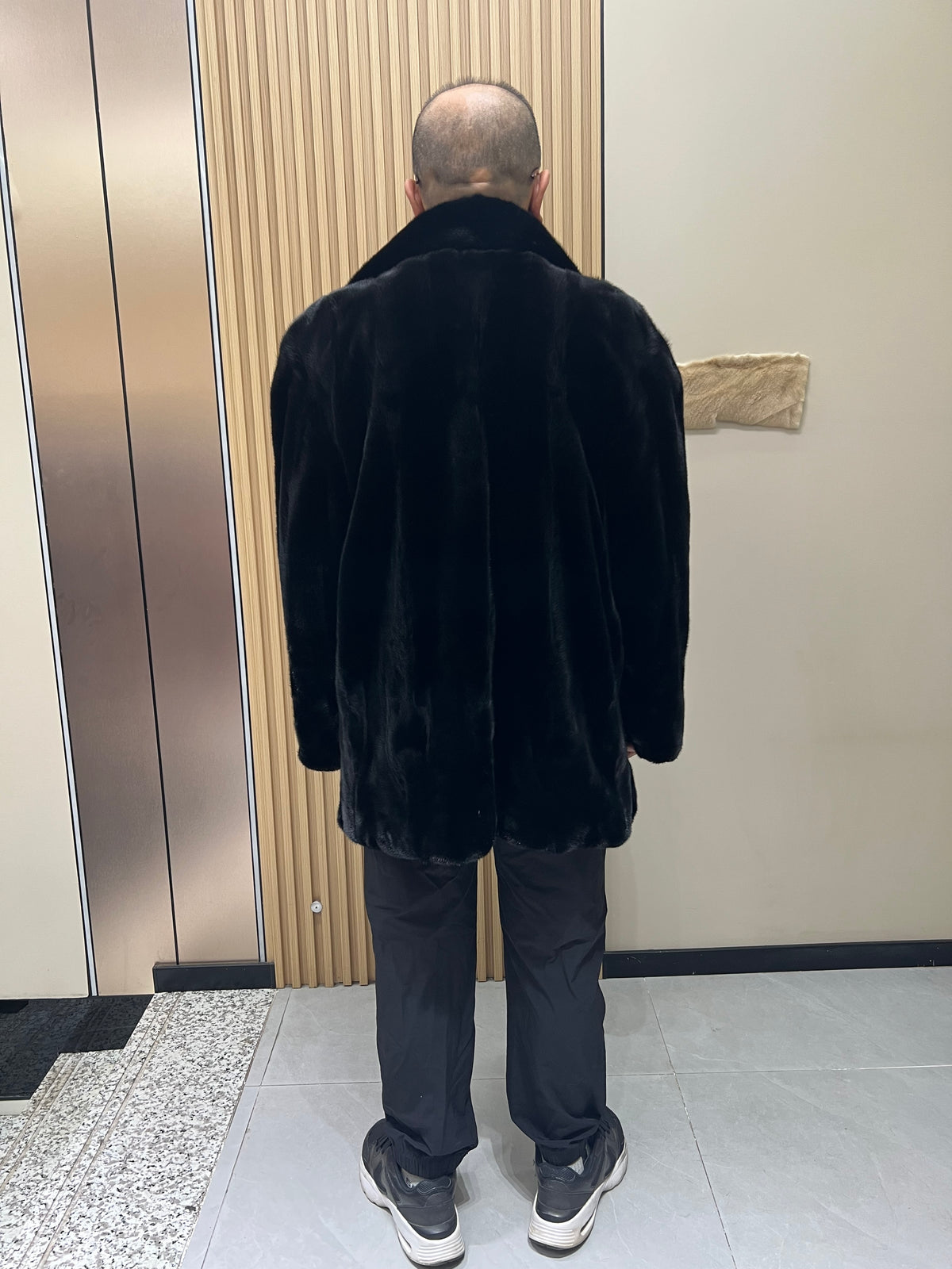 No. 122 Men's Mink Coat with Lapel and Button-Front Closure
