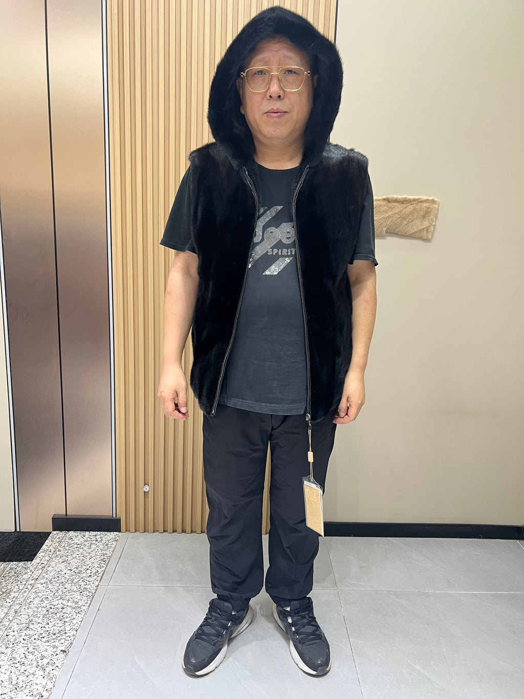 No. 110 Men's Black Zippered Hooded Mink Fur Vest