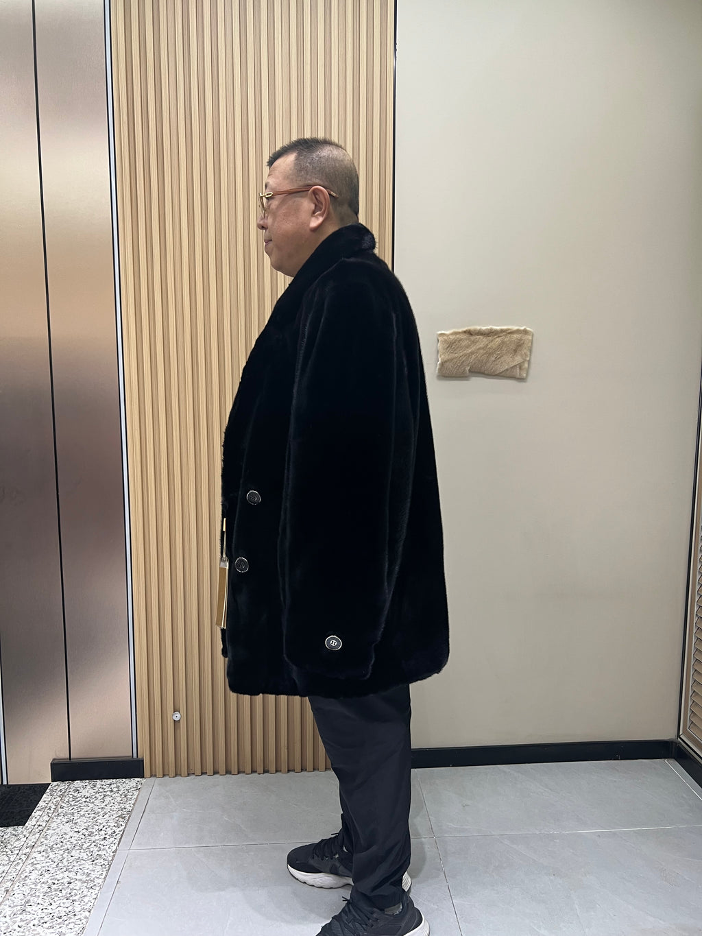 No. 124 Men's black mink coat featuring a button-front design and a suit-style lapel.