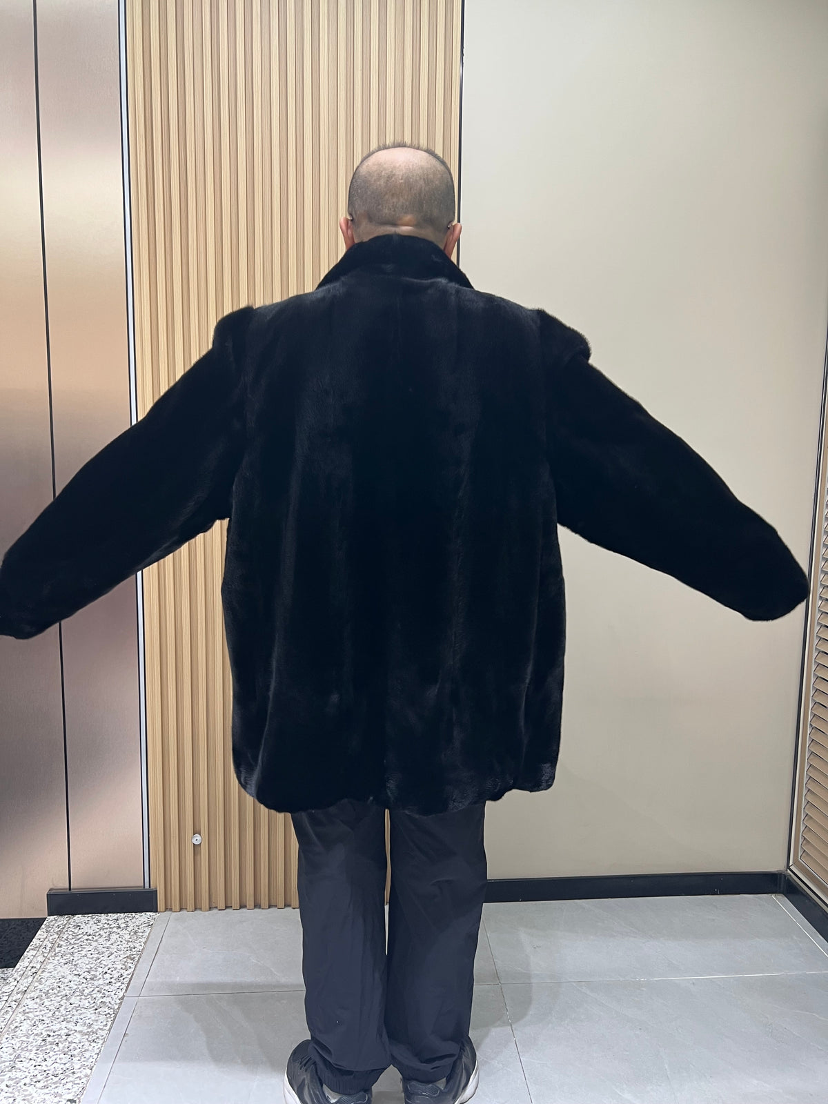 No. 124 Men's black mink coat featuring a button-front design and a suit-style lapel.