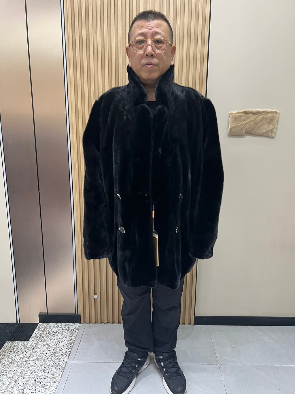 No. 124 Men's black mink coat featuring a button-front design and a suit-style lapel.