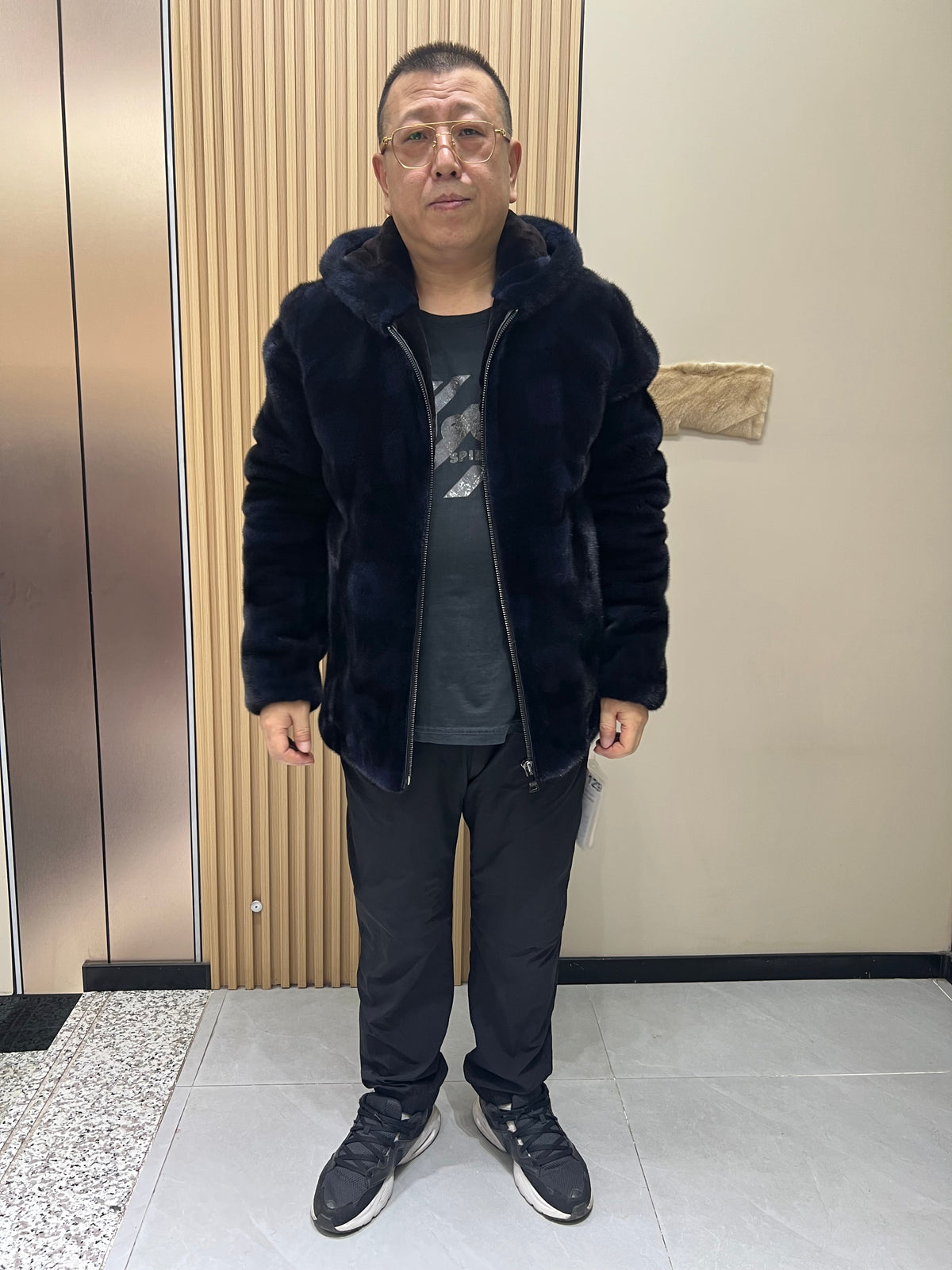 No. 129 Men's dark blue hooded mink coat with front zip closure.