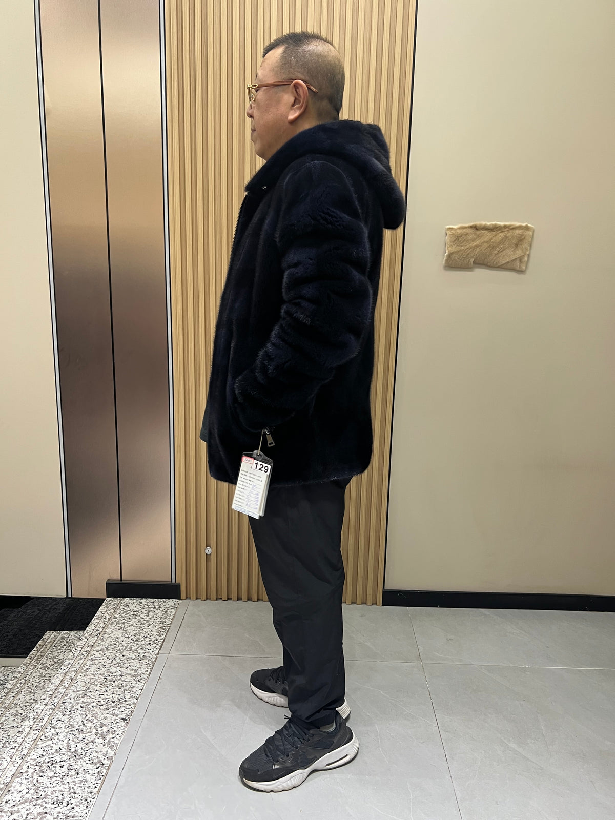 No. 129 Men's dark blue hooded mink coat with front zip closure.