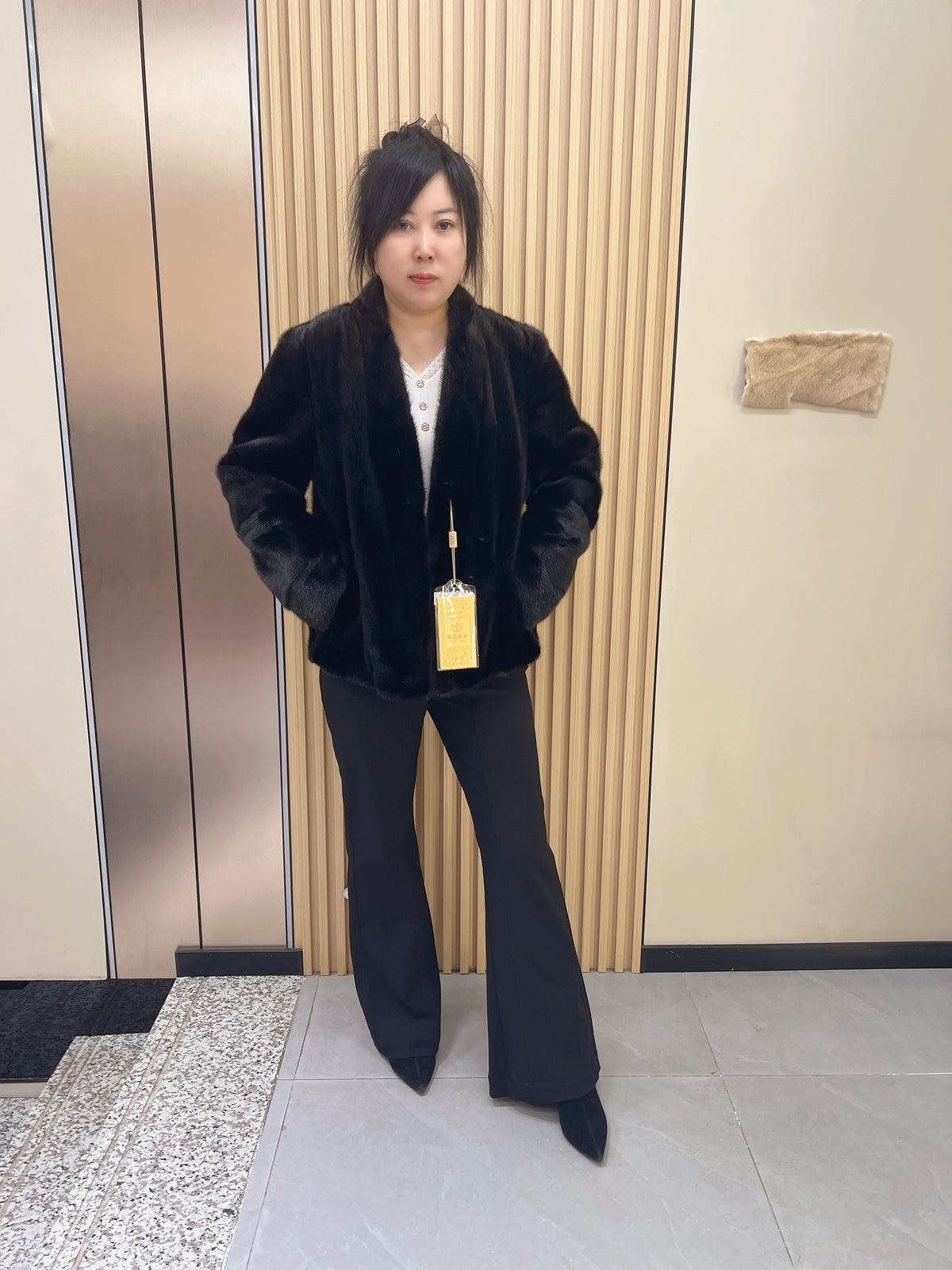 No. 213 Black V-neck mink fur coat