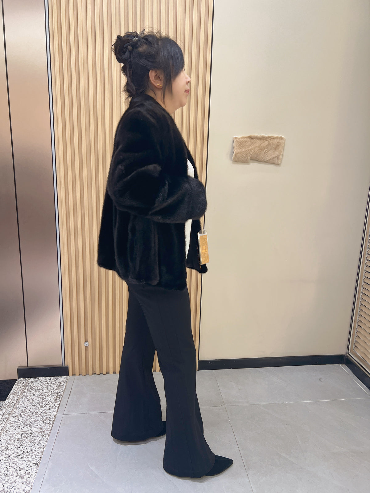 No. 213 Black V-neck mink fur coat