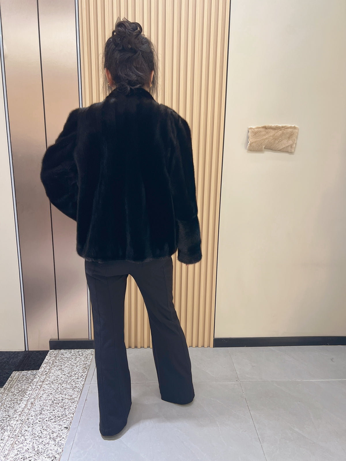 No. 213 Black V-neck mink fur coat
