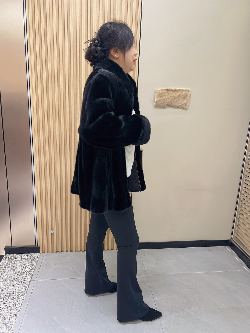 No. 220 black mink fur coat, featuring a stand collar and turn-up cuffs.