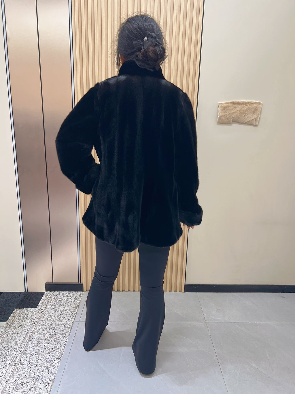 No. 220 black mink fur coat, featuring a stand collar and turn-up cuffs.