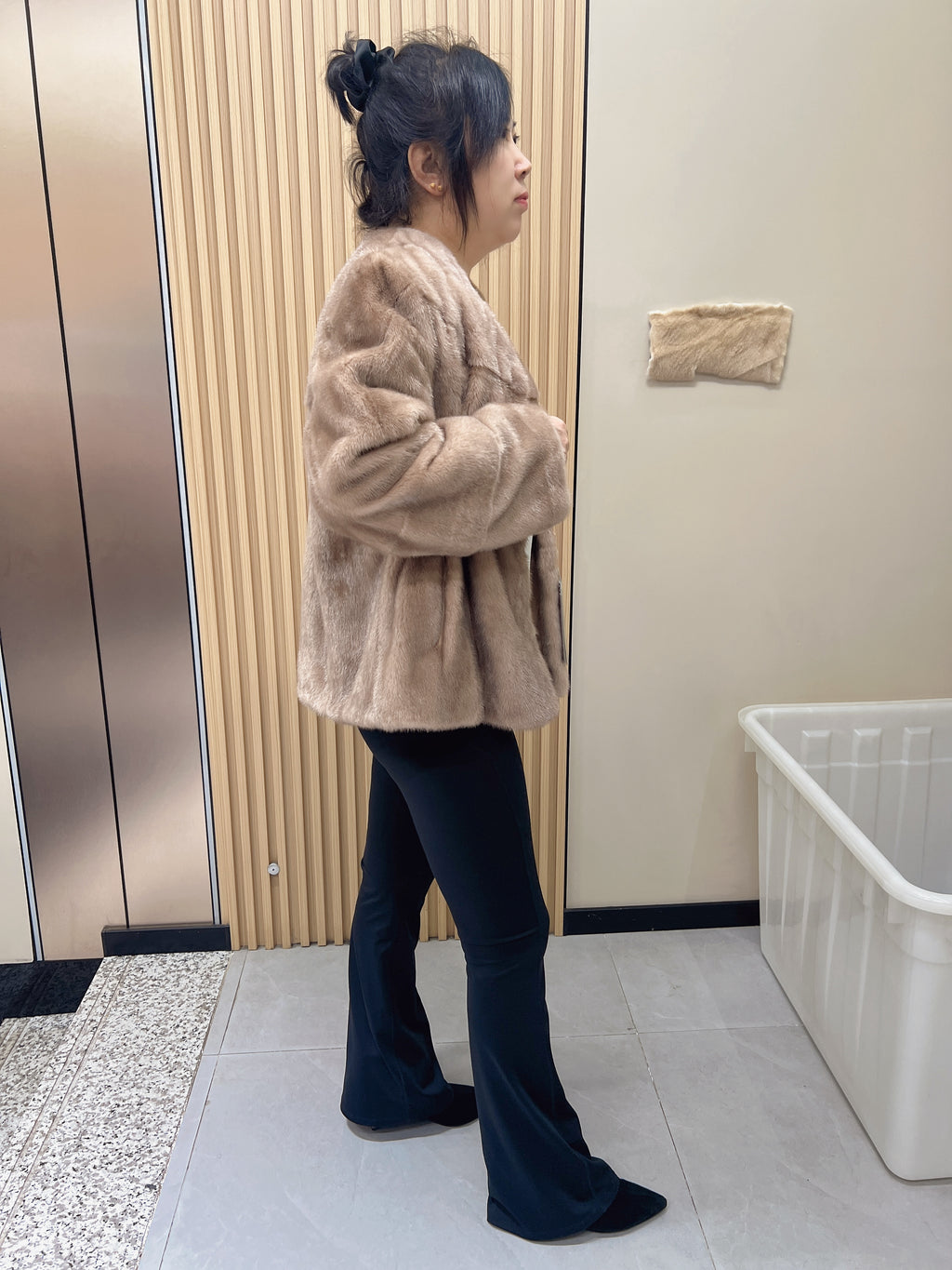 No. 238 Light Brown V-Neck Mink Fur Coat