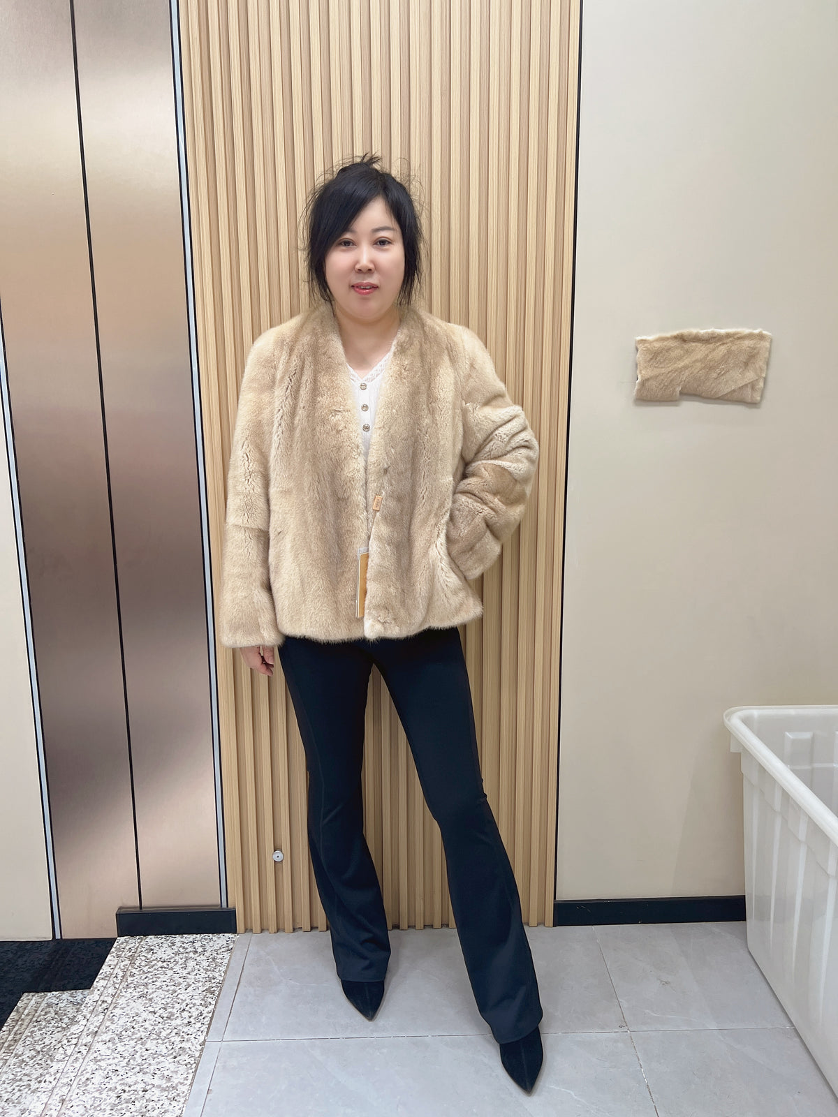 No. 239 Light Brown V-Neck Mink Fur Coat