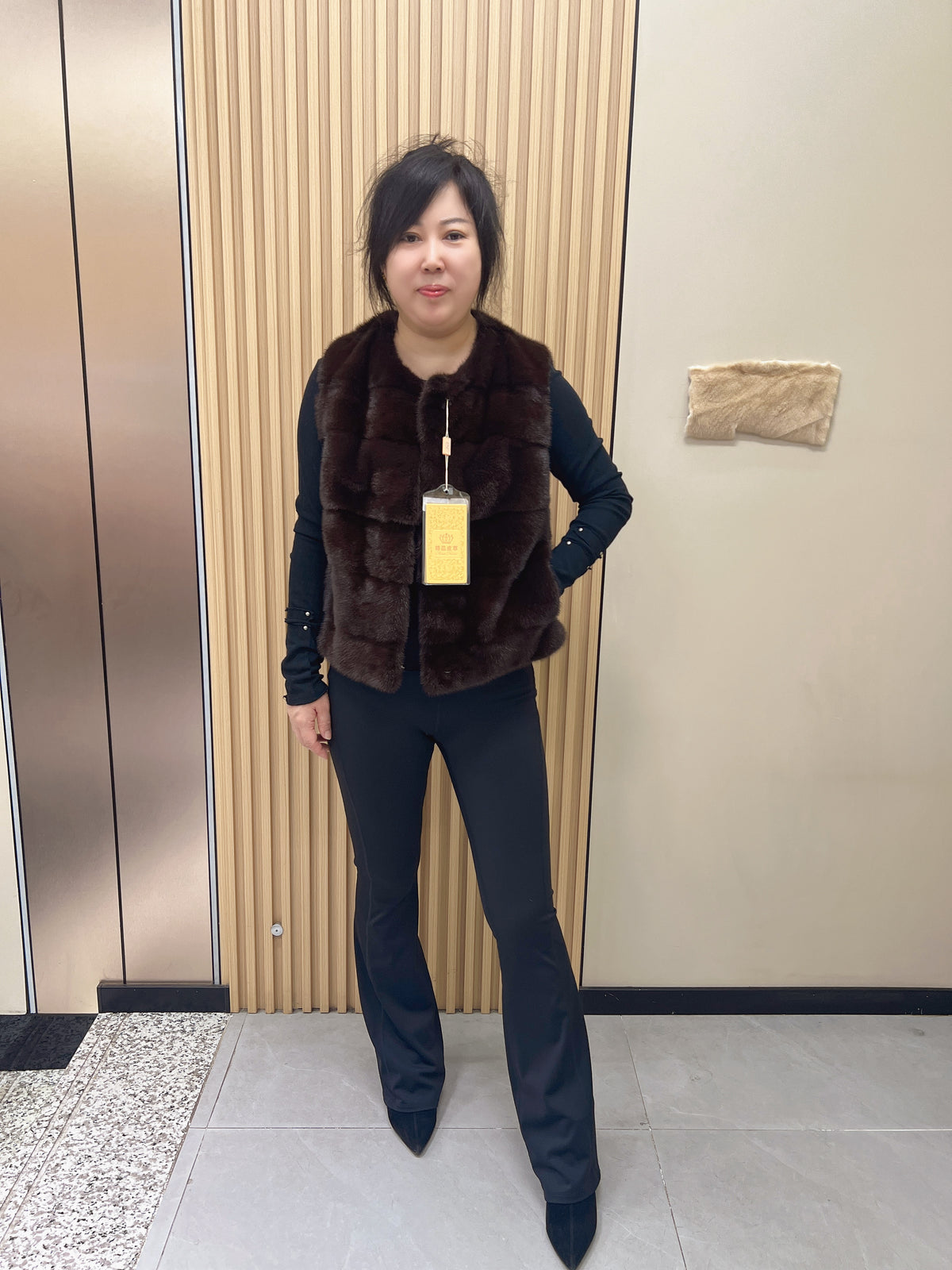 No. 250 Dark Brown Mink Fur Vest – Horizontal Design