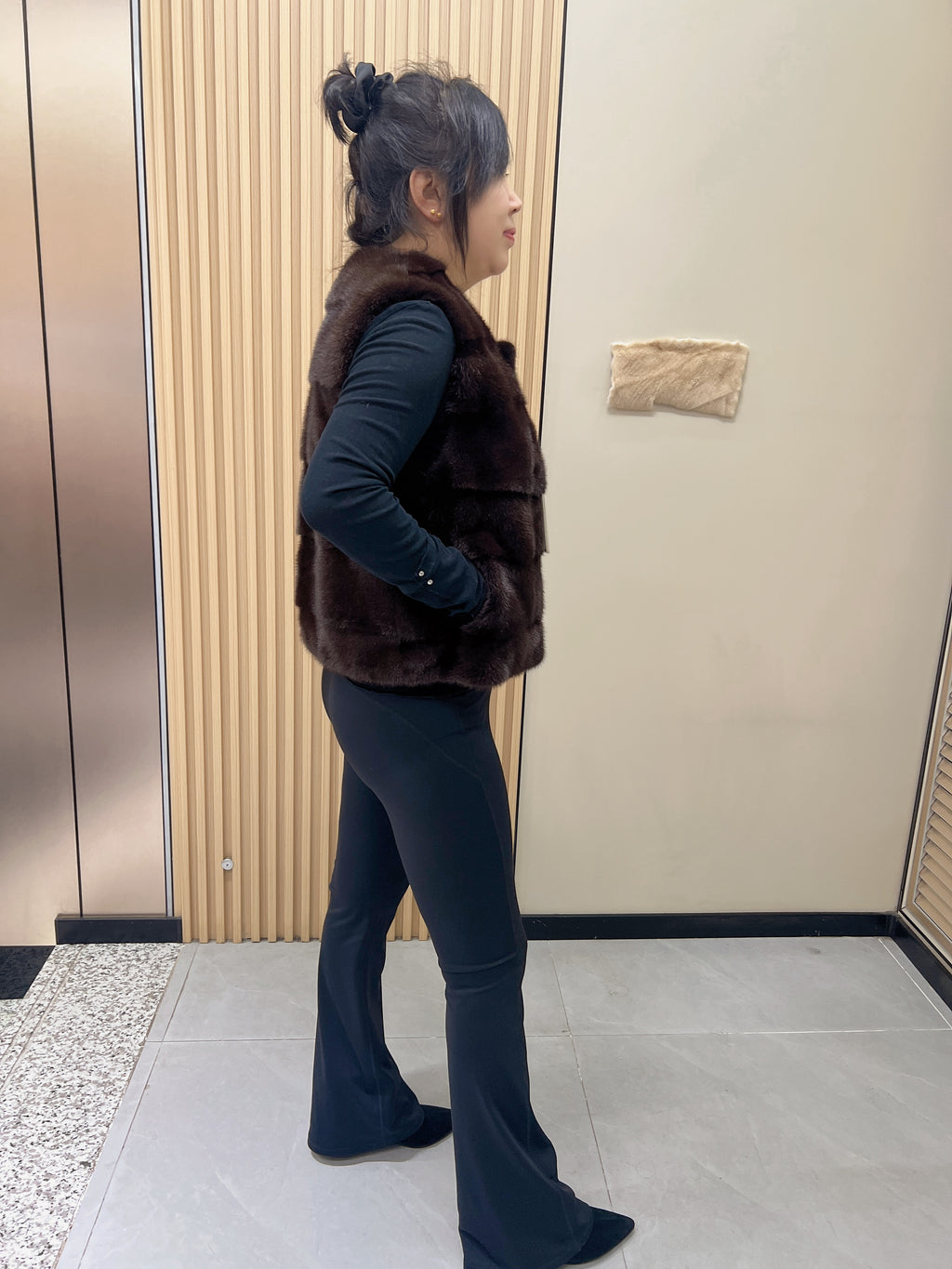 No. 250 Dark Brown Mink Fur Vest – Horizontal Design