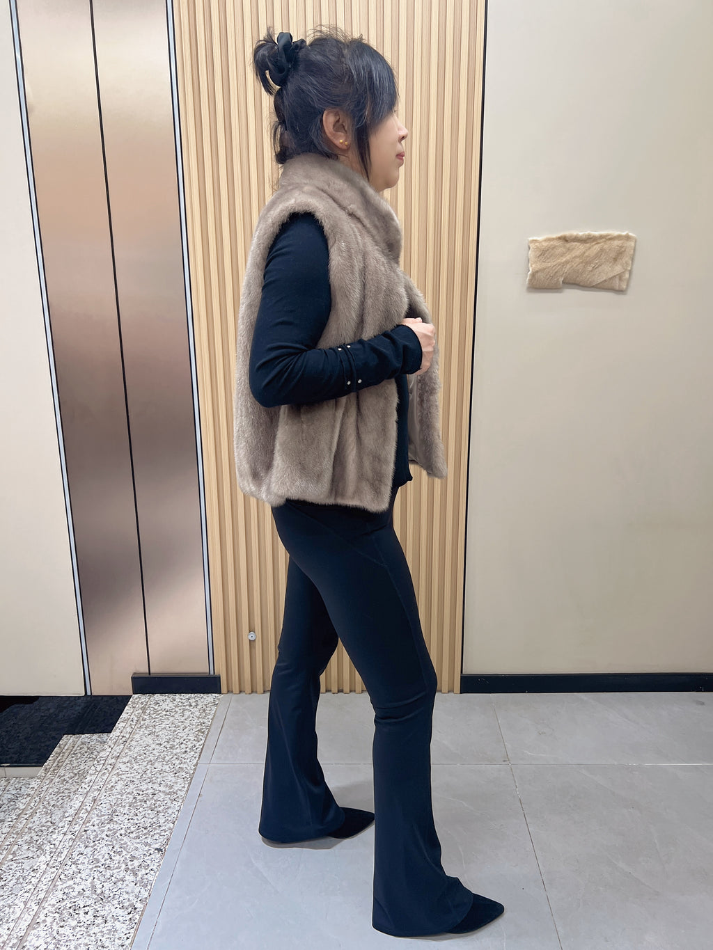 No. 246 Latte-grey stand-collar mink fur vest