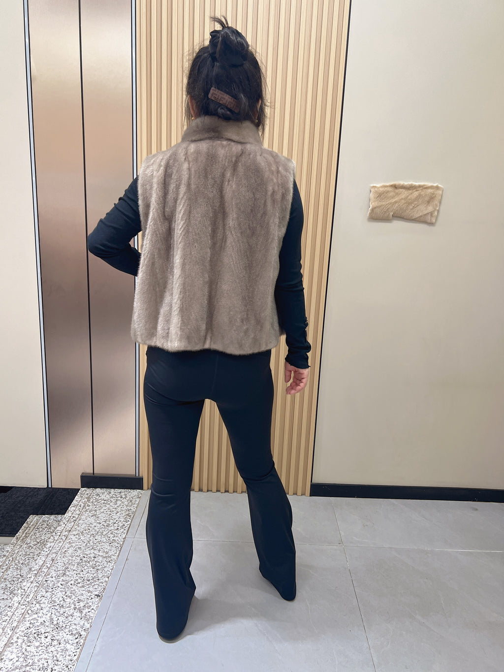 No. 246 Latte-grey stand-collar mink fur vest