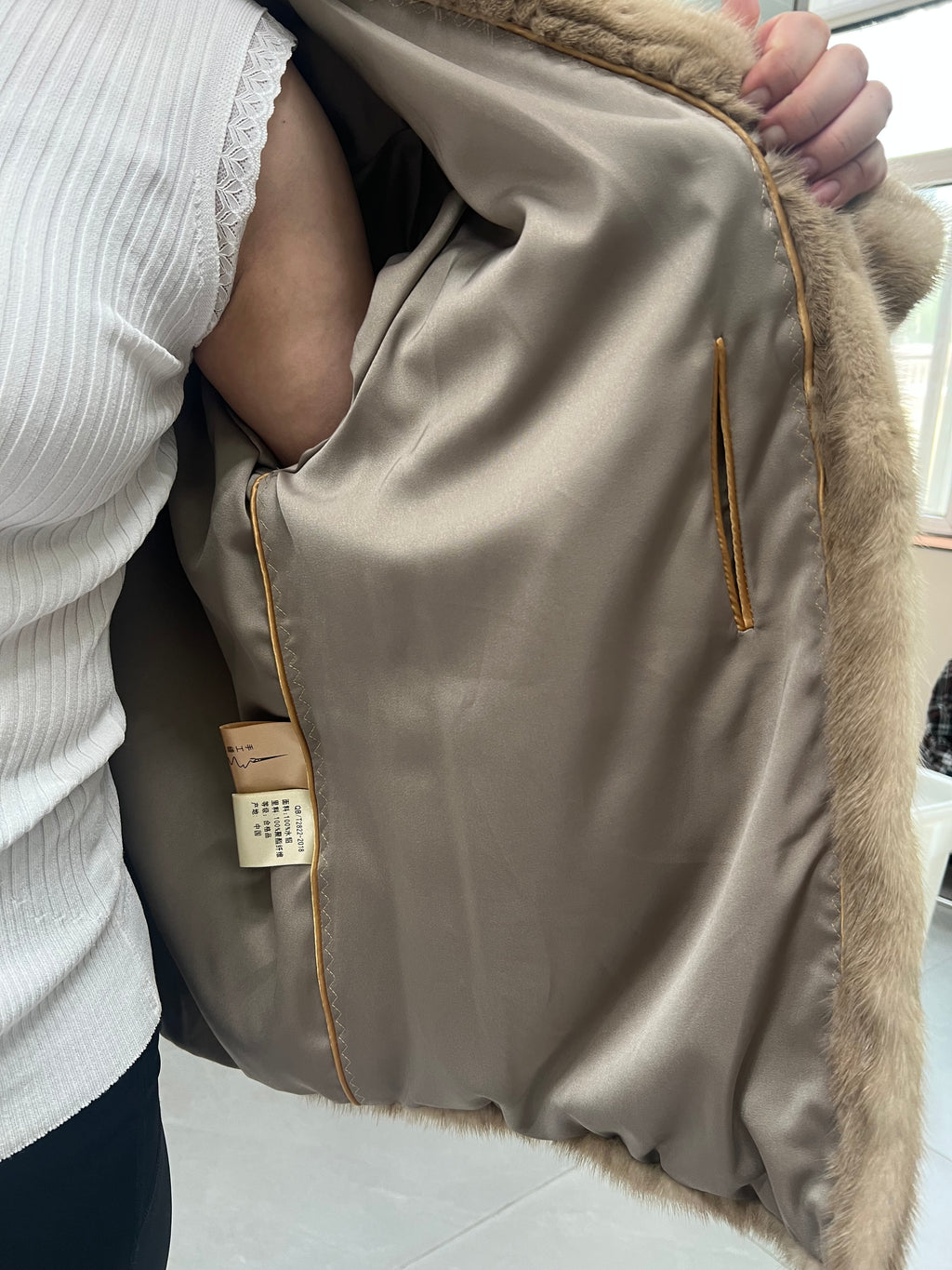 No. 256 Light Brown V-Neck Mink Fur Coat