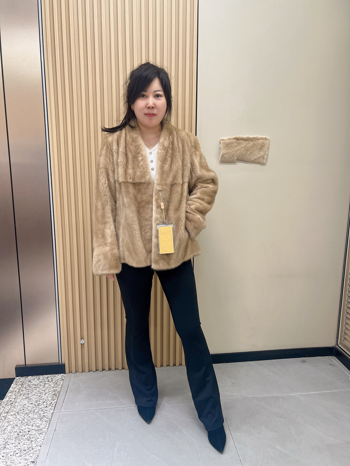 No. 256 Light Brown V-Neck Mink Fur Coat