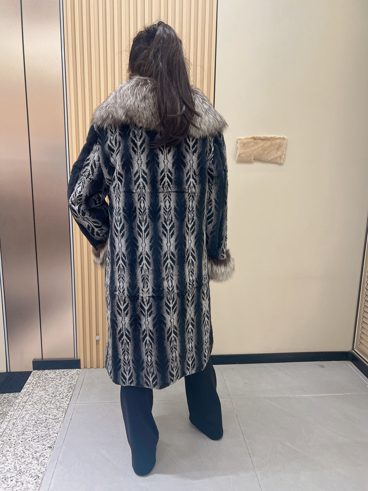No. 270 Grey printed angora coat featuring a shawl collar and a fox fur collar.