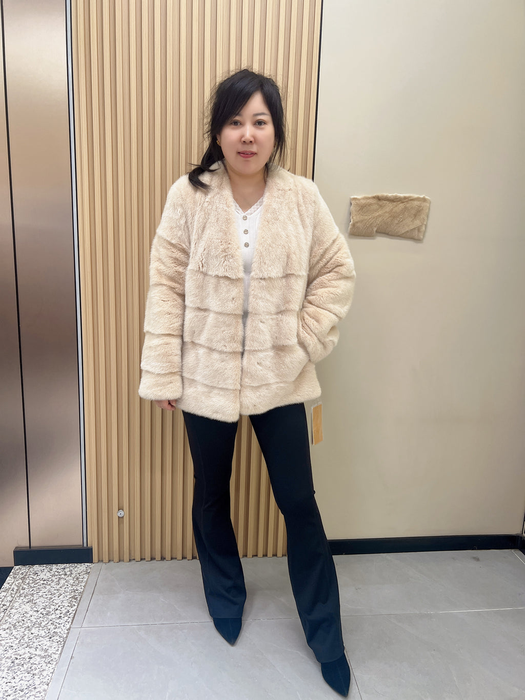 No. 285 Beige V-Neck Mink Fur Coat