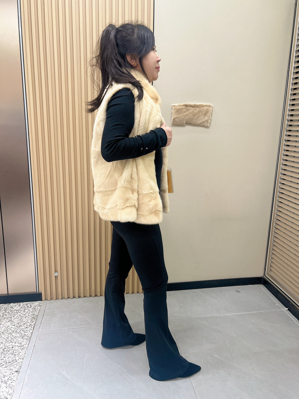 No. 261 Beige Stand-Collar Mink Vest