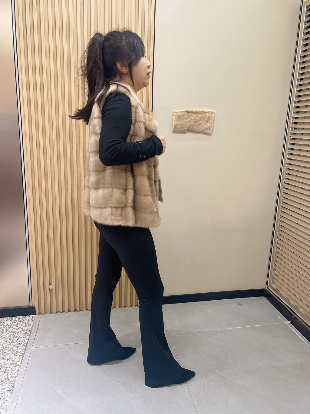 No. 260 Light Brown Horizontal-Stitched Mink Vest (Collarless)