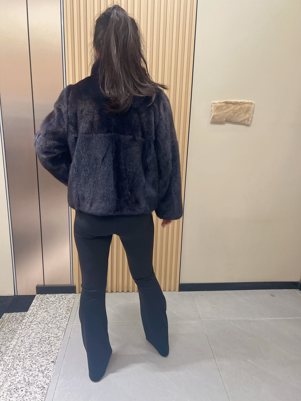 No. 290 dark brown mink fur coat, featuring a convertible stand/fold-down collar.