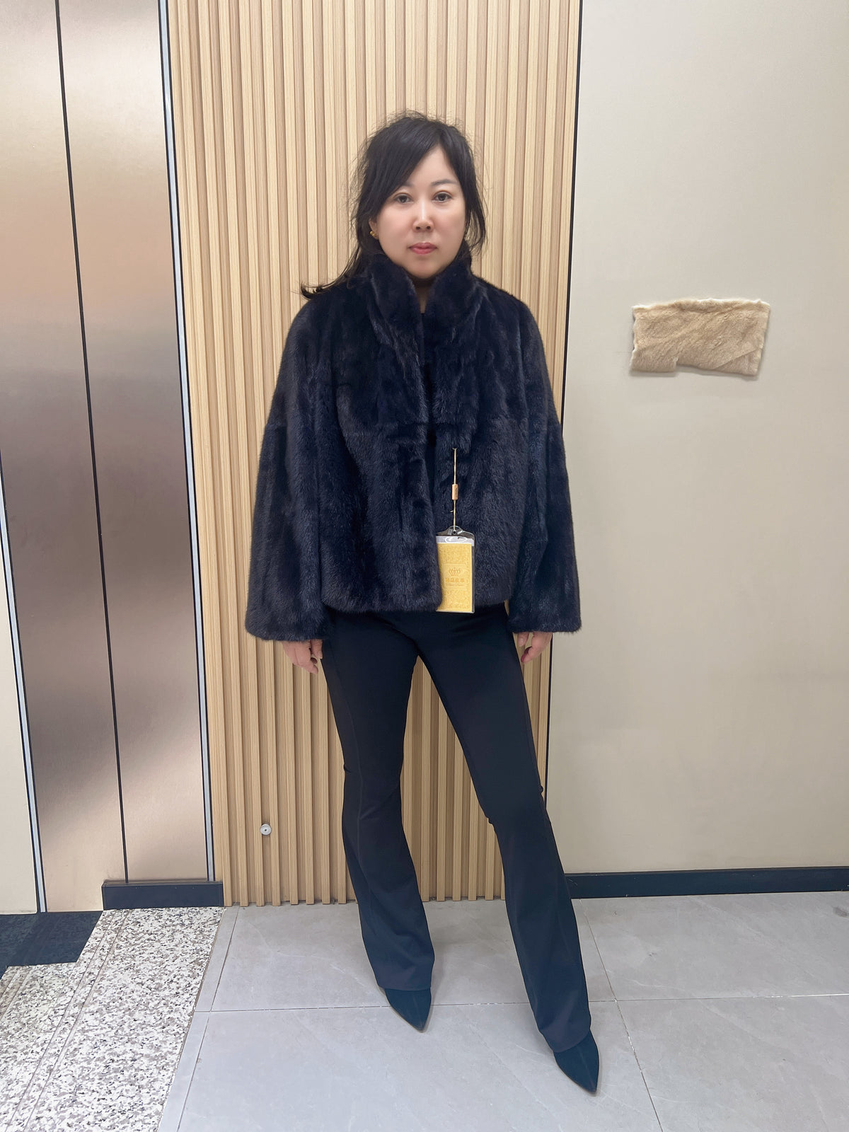 No. 290 dark brown mink fur coat, featuring a convertible stand/fold-down collar.