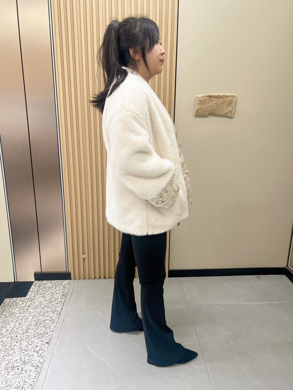 No. 282 Off-White V-Neck Faux Fur Jacket (New Chinese Style)
