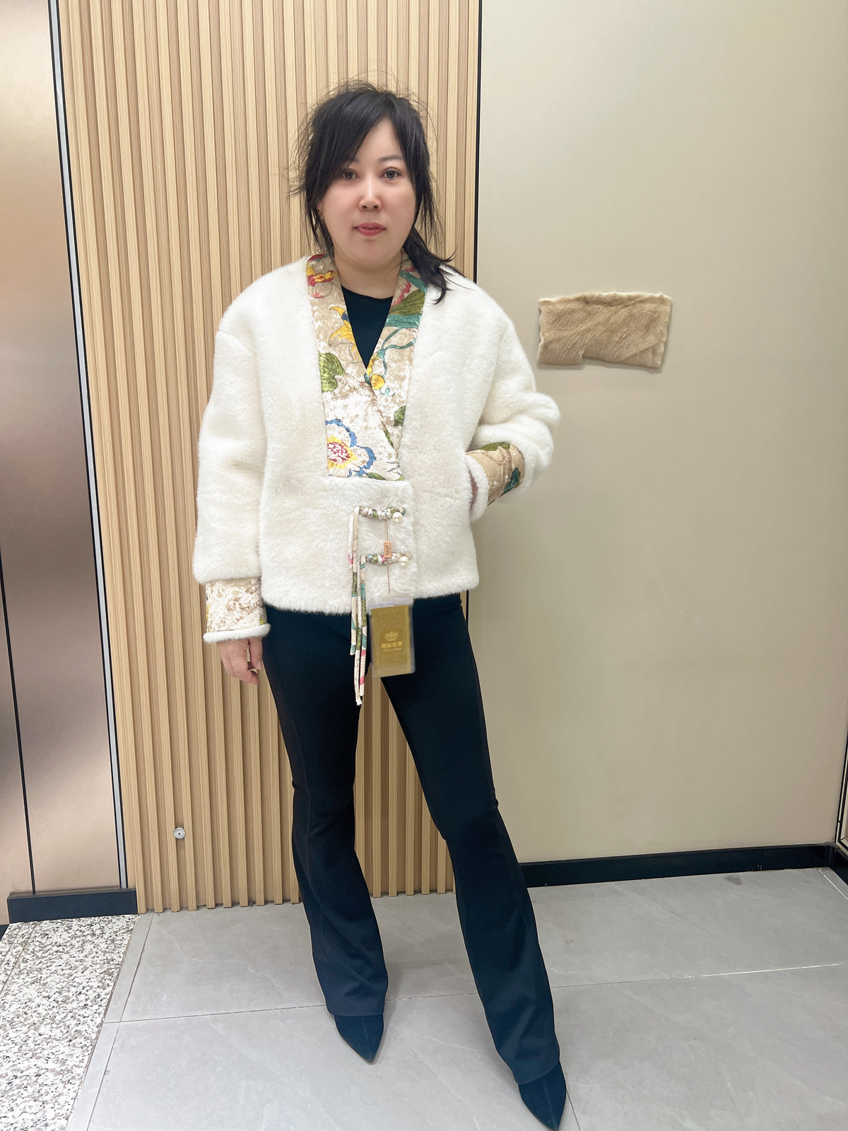 No. 275: New Chinese-style off-white faux fur coat featuring frog button details.