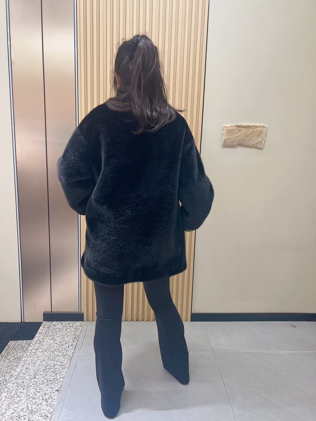 No. 280: A black faux-fur jacket featuring a stand collar, blending "New Chinese-style" aesthetics with traditional frog closures.