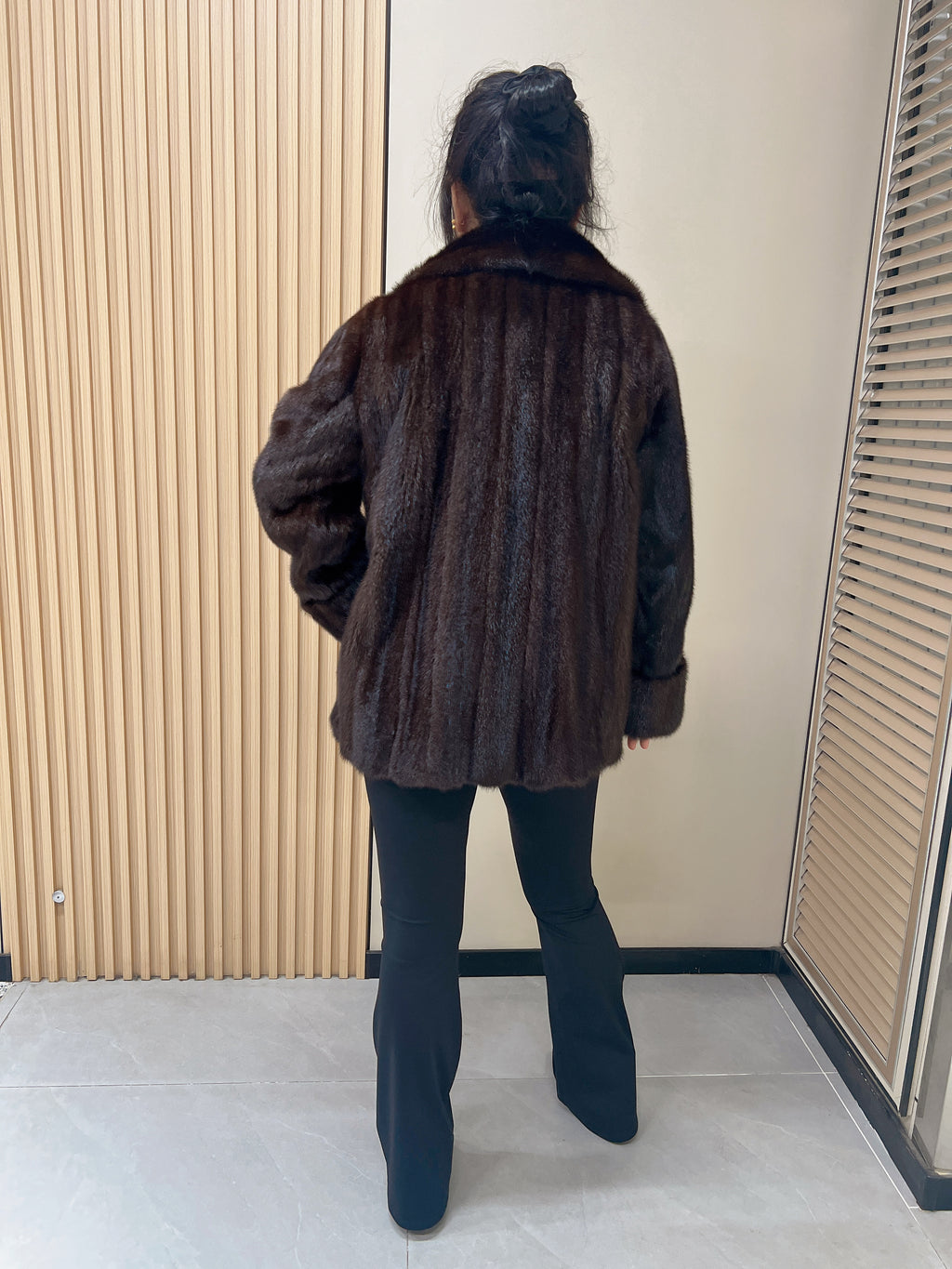 No. 302 dark brown mink fur coat, featuring a tailored collar and turn-up cuffs.