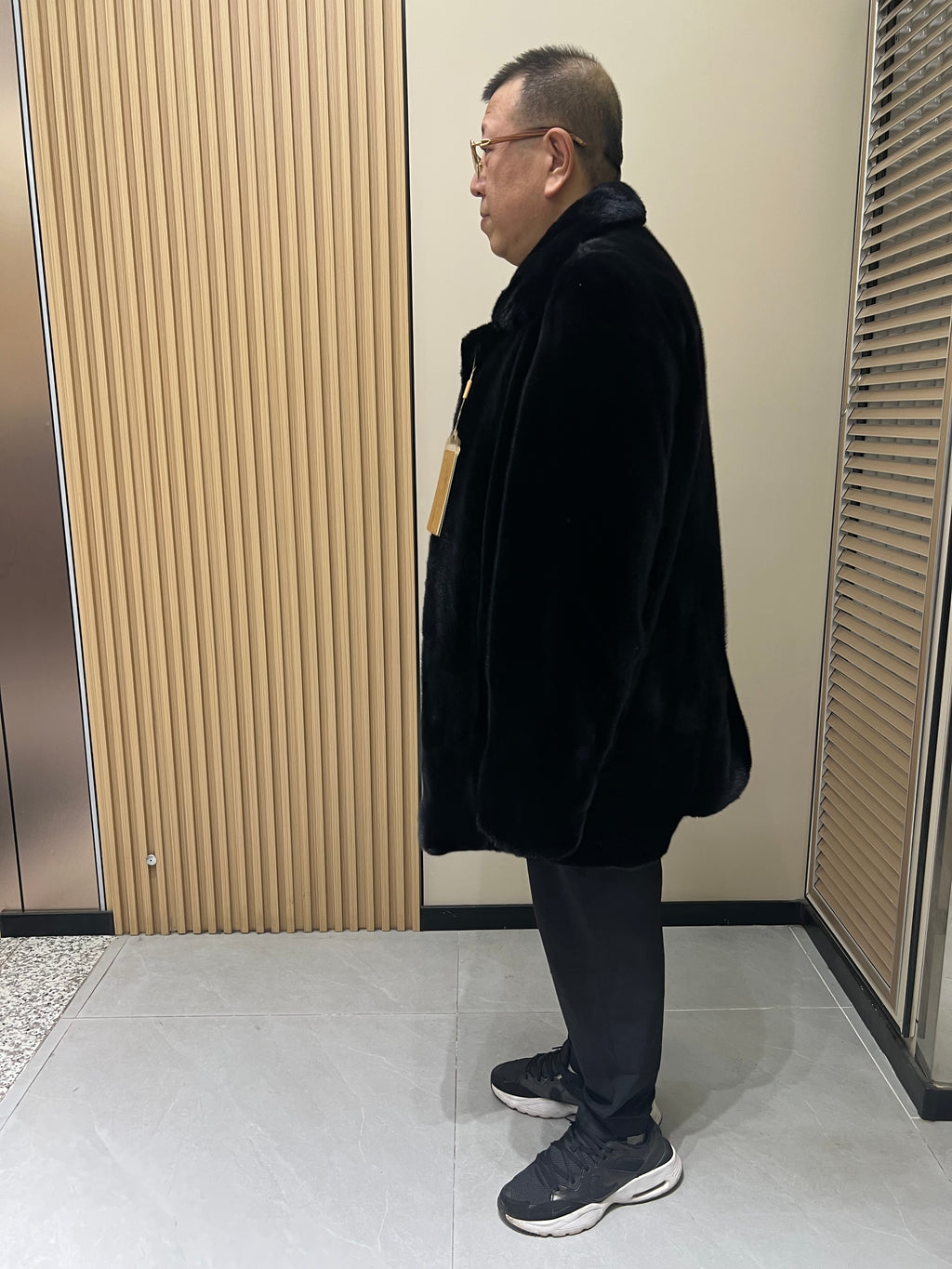 No. 307 Men's Black Mink Fur Coat with Lapel Collar