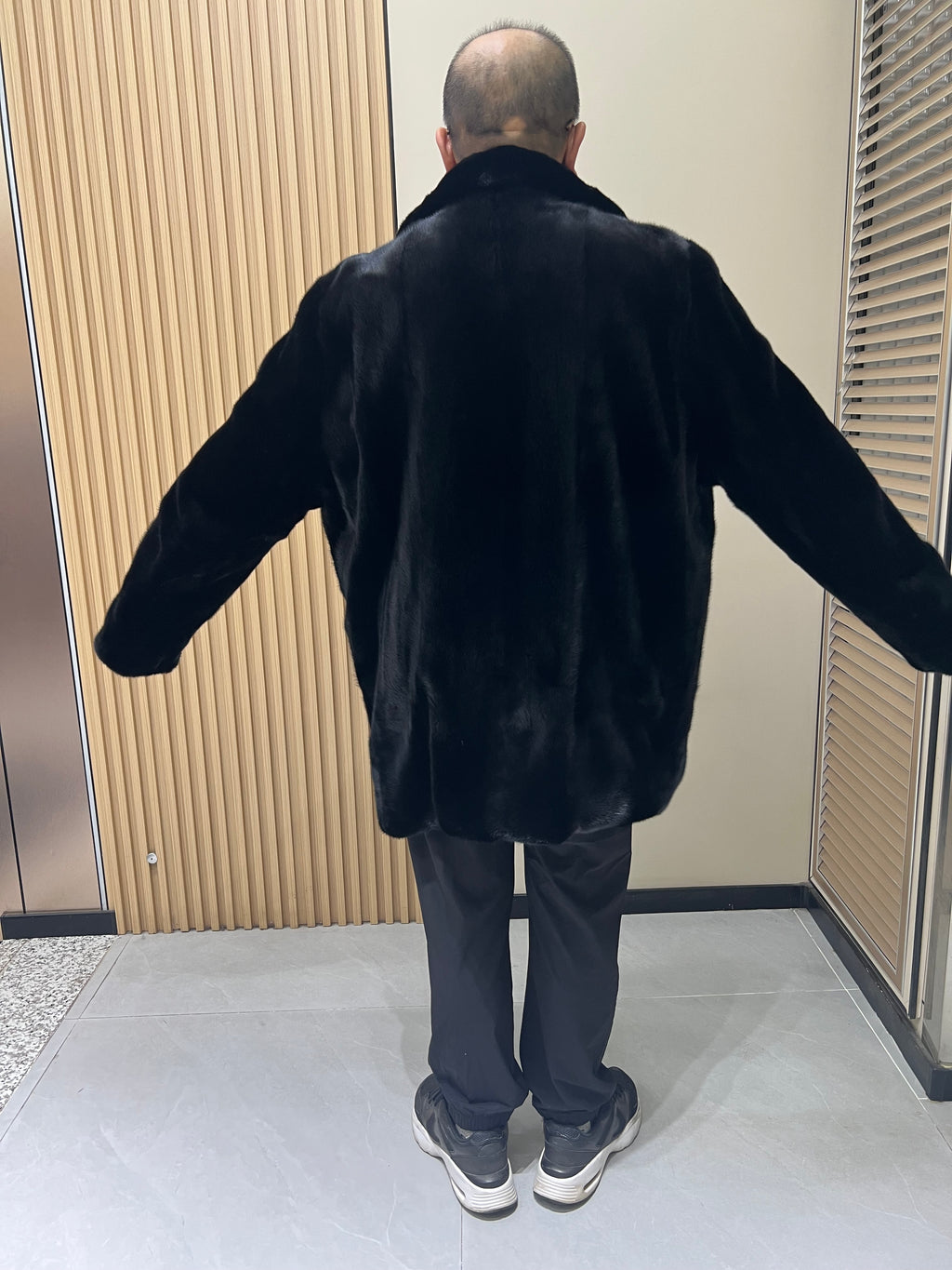 No. 307 Men's Black Mink Fur Coat with Lapel Collar