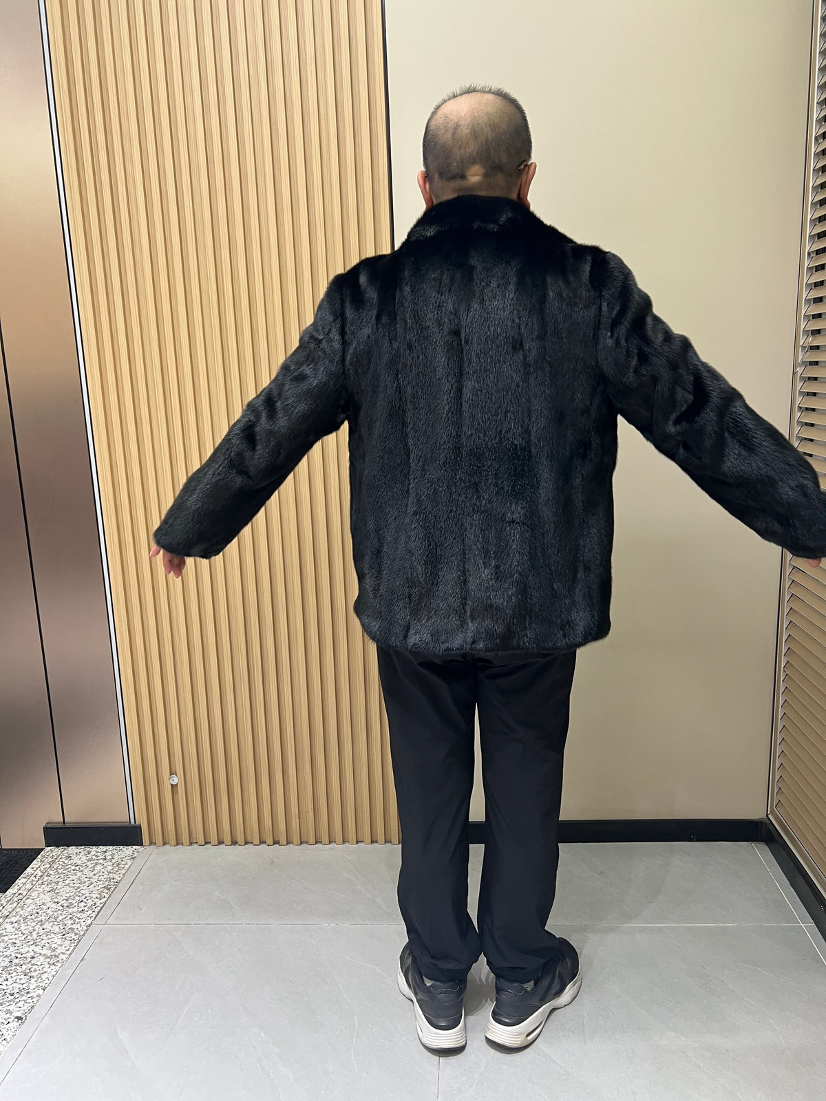 No. 323 Men's Black Mink Fur Coat with Lapel Collar